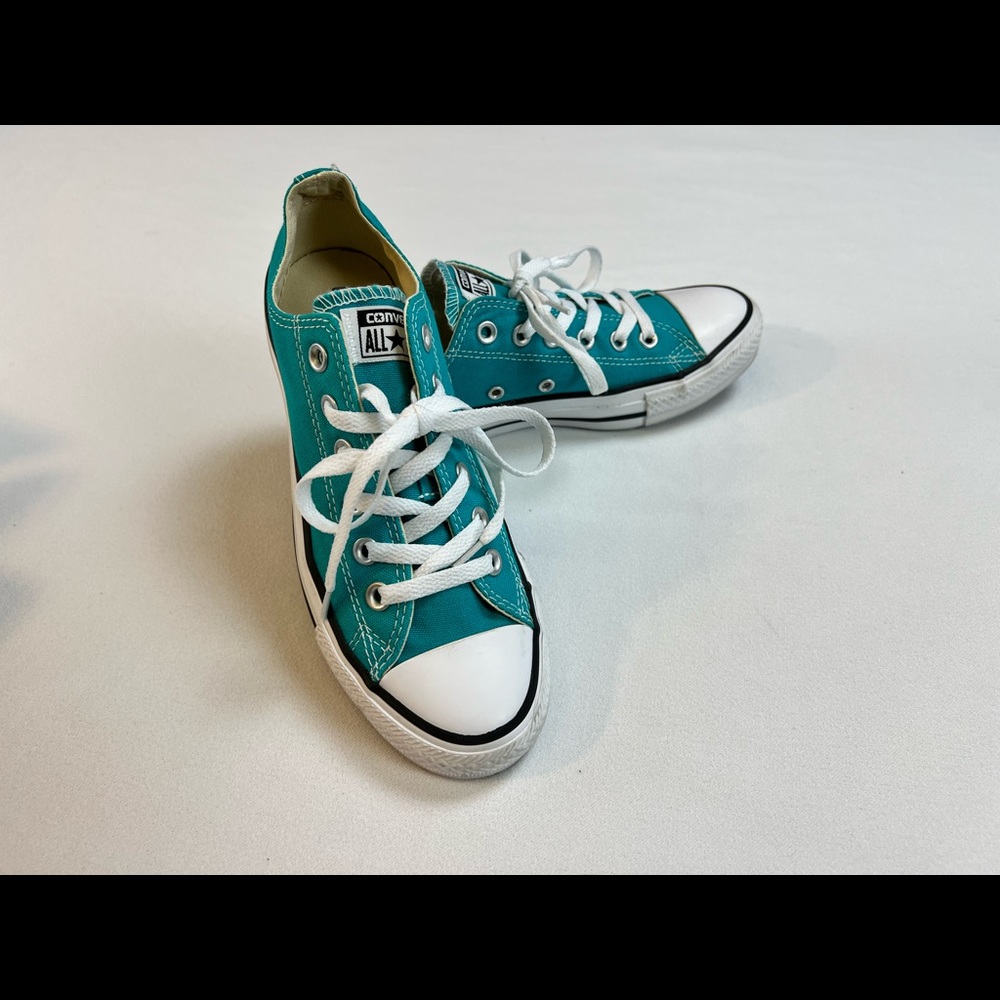 Converse Chuck Taylor low top All-Star unisex shoes, women’s 7.5, men 5.5